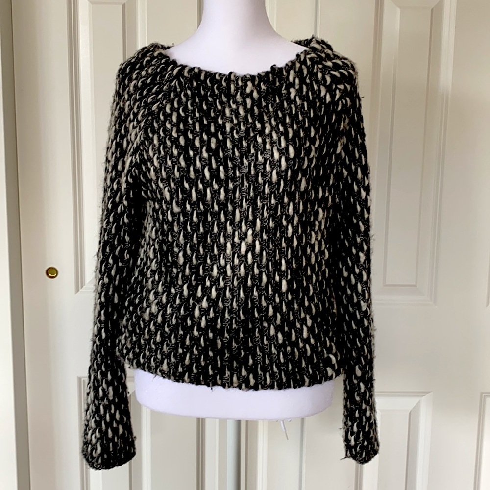 Super cozy Gottardi pullover sweater. Size Small.